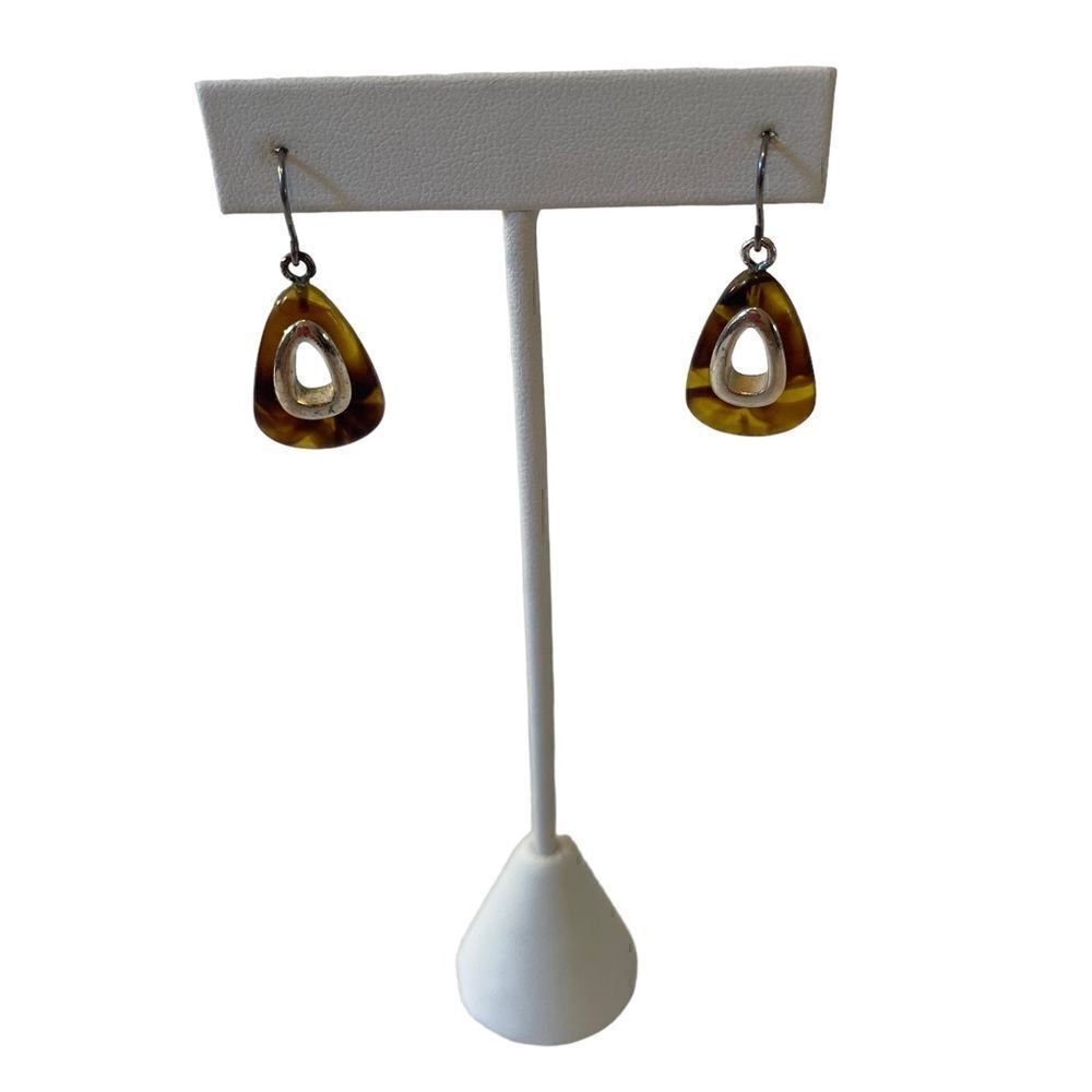 Teardrop Tortoise Shell & Silver Toned Lightweight Retro Looking Drop Earrings.